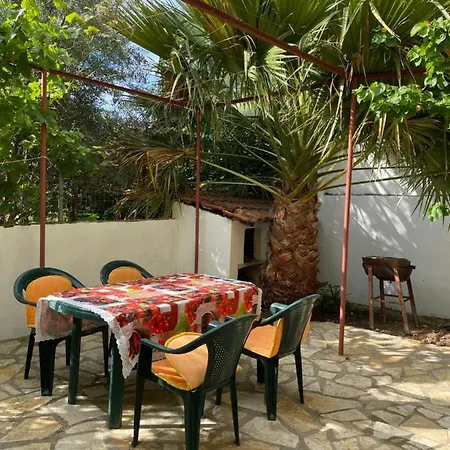 Spiti Eutychia Apartman Ayía Eléni